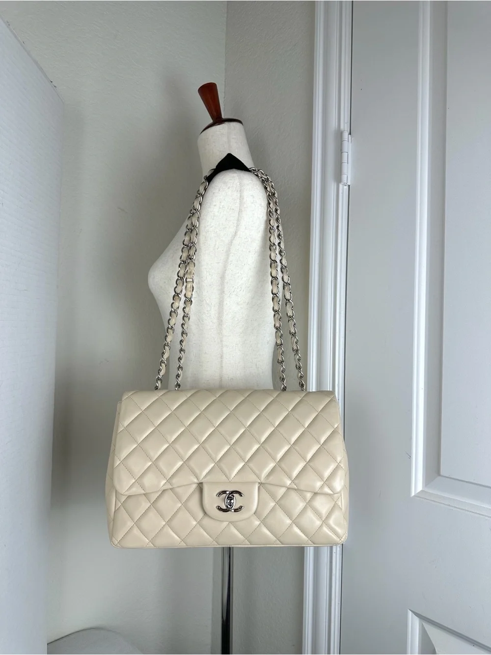 CHANEL questions leave
